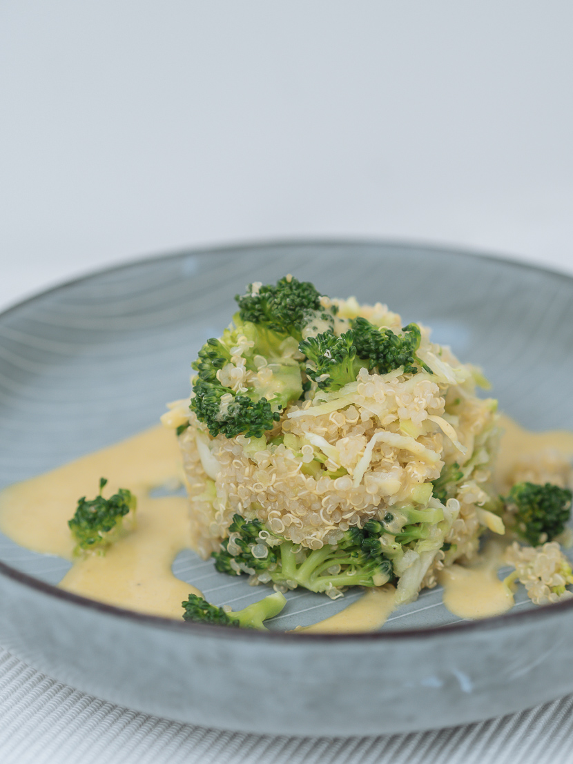 Brokkoli-Quinoa Salat mit Honig-Senf Dressing 7