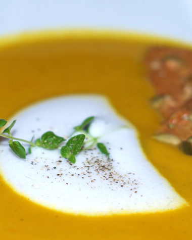 Kürbissuppe mit kokosschaum