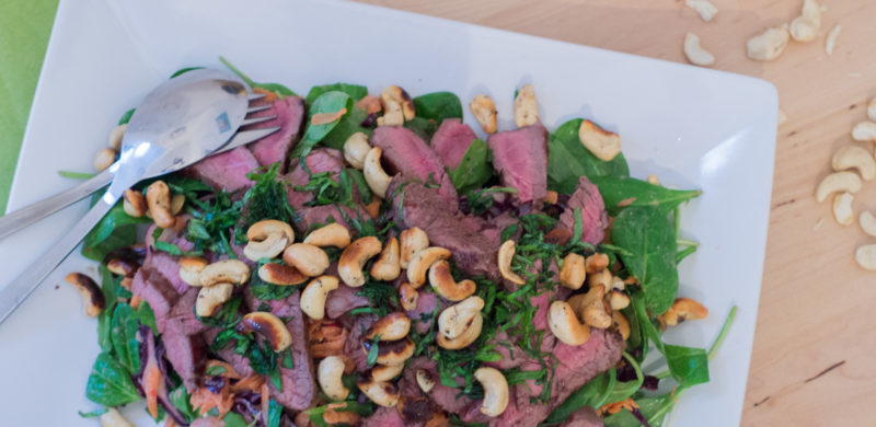 Steaksalat alla Madleine Shaw mit Cashewkernen und Sesam, www.amigaprincess.com