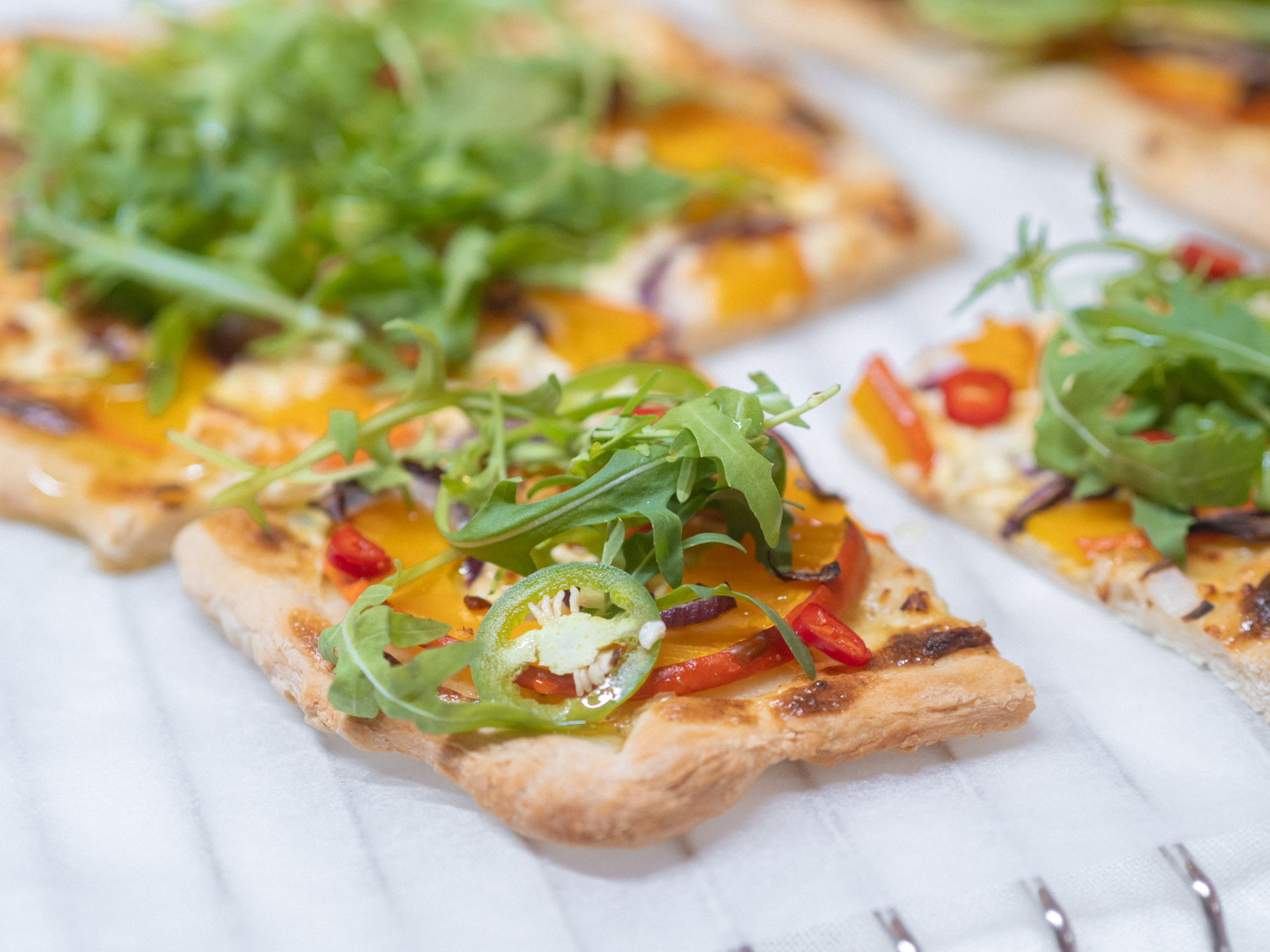 Herbstlicher Flammkuchen mit Kürbis und Feta - Lykke Life