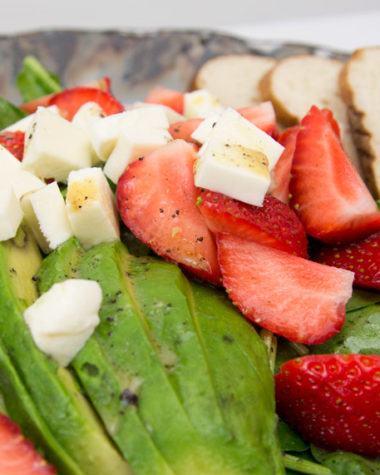 Spinatsalat mit Erdbeeren, Avocado und Mohndressing, #poppyseed #dressing #salad #recipe #rezept #mohn #strawberry #spinach #food #delicious #summer #leichteküche #salat #amigaprincess