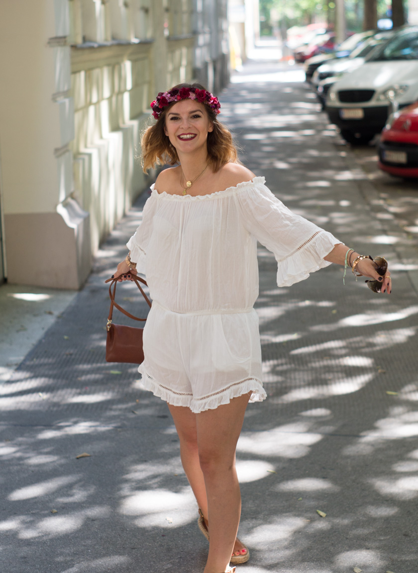 festival look mit blumenkranz, weareflowergirls #flowergirl #flowercrown #blumenmädchen #blumenkranz #summer #boho #outfit #amigaprincess #fashion #jumpsuit