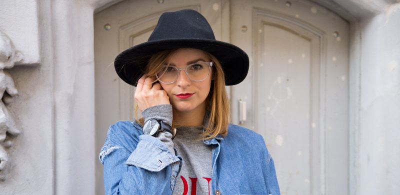 Herbst-Outfit: Sweater Wheater + Denim + Culotte #neubaueyewear #glasses #hat #hutliebe #outfit #fall #fashioninspo #inspo #herbst #amigaprincess #look #style #denim #jeanshemd #oui