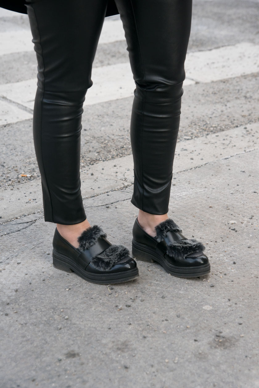 Outfit: Colmar Originals Parka + Lederhose + Furry Flats #flatforms #black #white #bw #furry #fur #basic #capsulewardrobe #outfit #winter #colmar #leatherpants #lederhose #streetstyle #layering #inspo #fashion #amigaprincess #look