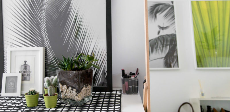 Entrance Makeover: Greenery #interior #trendfarbe #grün #vorraum #flur #interieur #tipps #idee #frühling #colorful #green #poster #black and white #amigapirincess