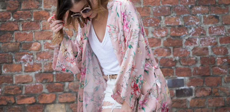 ootw: Festival Look mit rosa Kimono, Blumenprint, flowers, pink, boho, miu miu, furla metropolis, outfit, fashion blogger, amigaprincess, festival inspo, streetstyle, white, summer