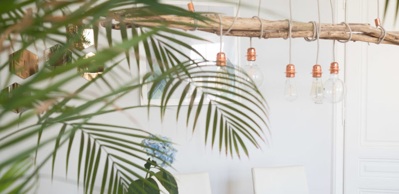 Unser Esszimmer - das Herzstück der Wohnung, DIY Kupferlampe, Pinterest Inspiration Kupfer, Details in Kupfer, Lampe aus Treibholz bauen, schlichte Tischdekoration, Holztisch dekorieren, Interior - mein Esstisch, www.amigaprincess.com
