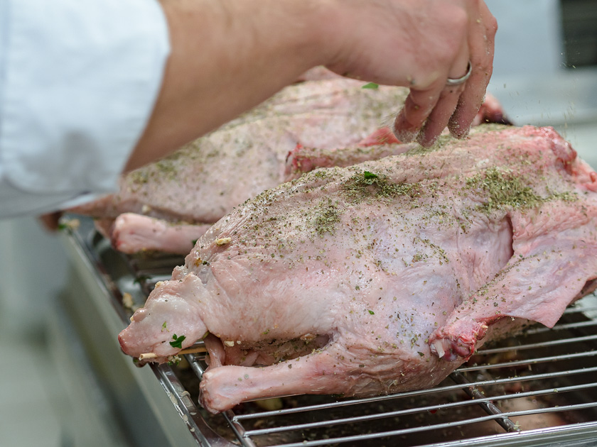 Gans ganz einfach - Rezept inkl. Tranchier-Anleitung, Gansl zubereiten, Martini Gans Rezept vom Profikoch, Gansl richtig Tranchieren, Schritt für Schritt Anleitung zum Gansl tranchieren, Foodblogger, Rezept, www.amigaprincess.com