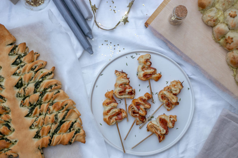 3 Rezepte für weihnachtliches Fingerfood, Fingerfood Ideen für Weihnachten, Fingerfood Xmas, Pizzabaum, kreative Ideen für den Weihnachtstisch, weihnachtliches Essen, Weihnachtsbuffet Fingerfood, Häppchen Weihnachten, weihnachtliche Häppchen, herzhaftes Fingerfood Weihnachten, Weihnachten Fingerfood Rezepte, Heiligabend Essen, Einfaches Weihnachtsessen, Essen mit Freunden, www.alykkelife.com