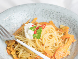 Schnelle Kürbispasta, Nudeln mit Hokkaido, Nudeln mit Kürbis, schnell und einfach, Spaghetti mit Kürbis, veggie, vegetarisch, Kürbis Rezept, gesunde Küche, Foodblog, Hauptgericht, www.amigaprincess.com