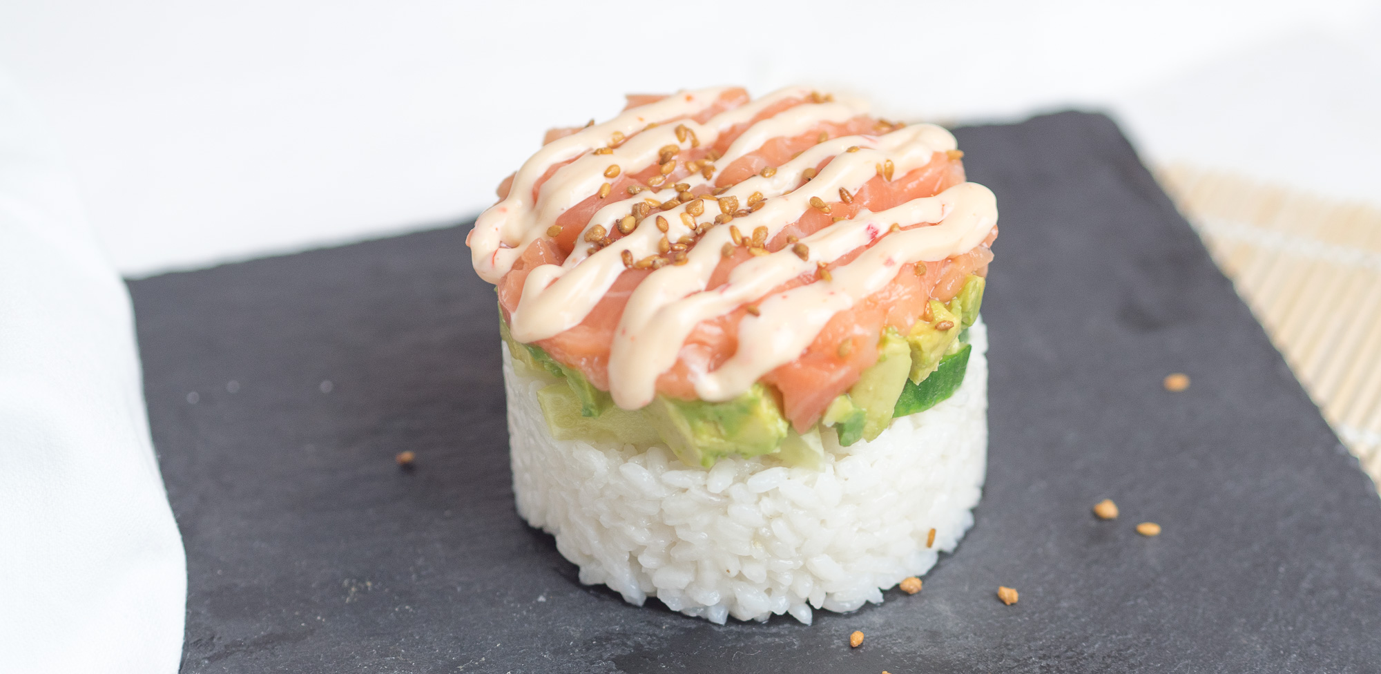 Sushi Stack mit Lachs und Avocado - Lykke Life