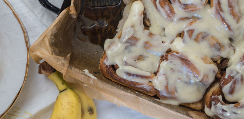 Banana Cinnamon Rolls, Zimtschnecken mit Frischkäse und Banane, Cinnamon Rolls, Banana Bread, Mehlspeise, soft, fluffy, gooey cinnamon, das einzige Rezpet für hausgemachte Cinnamon Rolls das du brauchst, einfaches Rezept für Zimtschnecken mit Frosting, Foodblog, www.amigaprincess.com #cinnamonrolls #recipe #mehlspeise