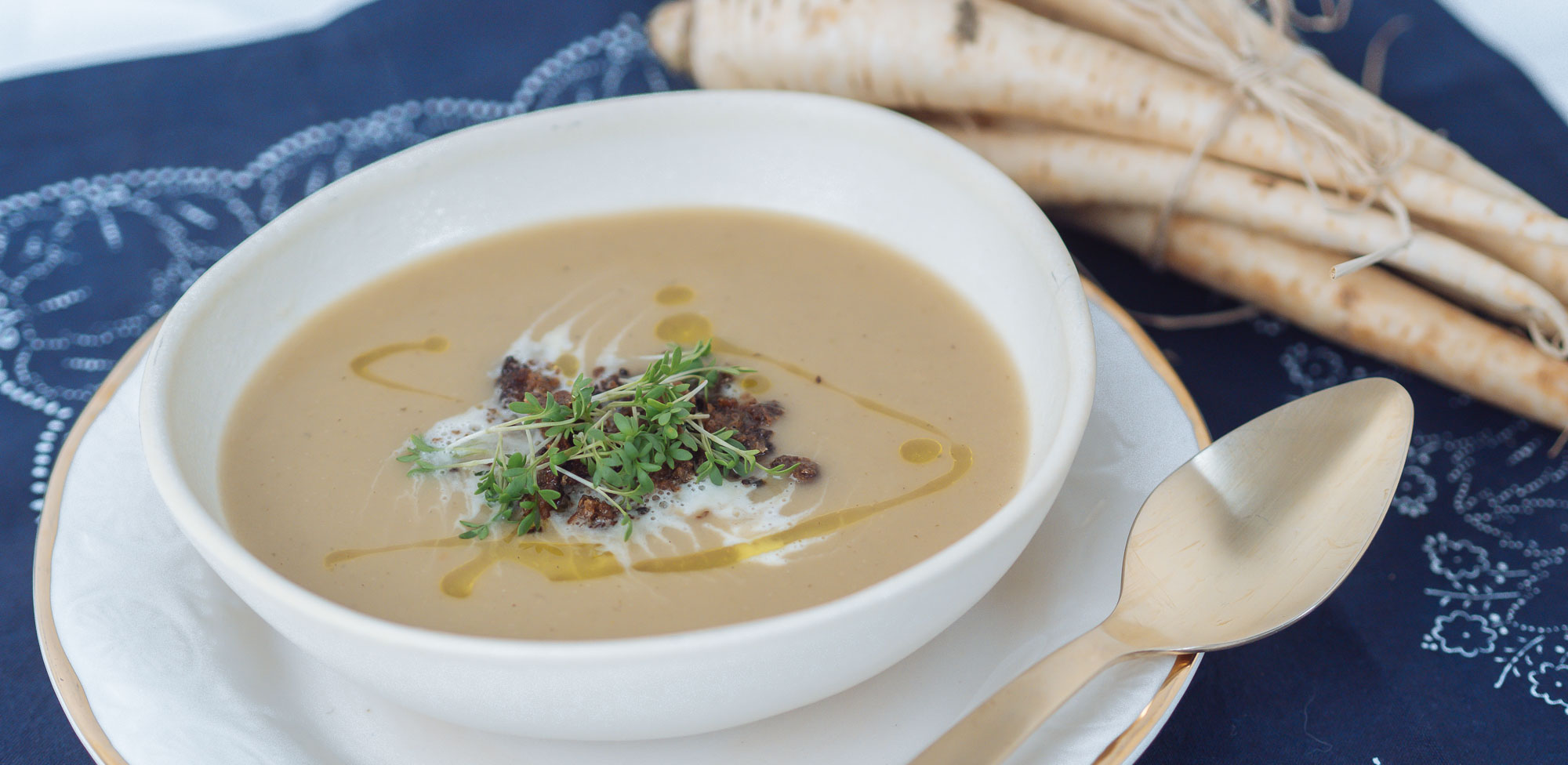 Pastinakencremesuppe mit Zitronenöl und Croutons - Lykke Life