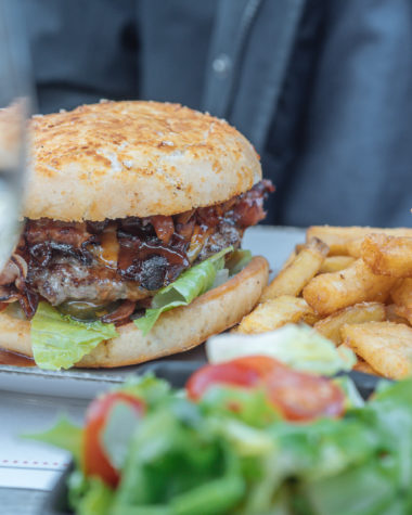 Salettl am Campus – Steaks und Burger inkl. Urlaubsfeeling, Salettl im alten AKH, Insider Tipps für heiße Tage in Wien, Wien Essen gehen im Sommer, Lokal Tipp Wien Innenstadt, gemütliche Lounge Athomsphäre in Wien, Salettl Sommer Camp in Wien, Cocktailbar, Essen und Trinken im Sommer Camp, Wien bei Schönwetter, After Work Lokal in Wien, Our Vienna, Wien Tipps, www.amigaprincess.com