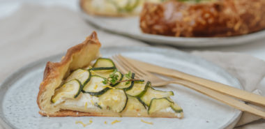 Herzhafte Galette mit Zucchini und Ricotta, Feierabendküche mit dem gewissen Etwas, Galette mit Topfenteig, Galette Rezept herzhaft, Dieses Galette-Rezept benötigt nur wenige Zutaten, ist einfach zuzubereiten, gesund und vegetarisch, Bei diesem französischen Klassiker läuft einfach jedem das Wasser im Mund zusammen, www.amigaprincess.com #galette