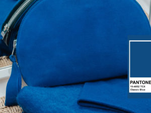 Classic Blue - die Trendfarbe 2020 für Fashion und Beauty, Pantone Trendfarbe 2020, tiefblauer Farbton, Wie style ich Classic Blue? die schönsten Fashion Pieces in Classic Blue, Pantone Color of the year 2020, die schönsten Accessoires in der Trendfarbe 2020, www.amigaprincess.com