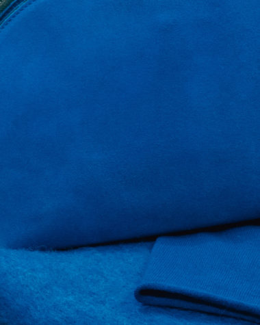 Classic Blue - die Trendfarbe 2020 für Fashion und Beauty, Pantone Trendfarbe 2020, tiefblauer Farbton, Wie style ich Classic Blue? die schönsten Fashion Pieces in Classic Blue, Pantone Color of the year 2020, die schönsten Accessoires in der Trendfarbe 2020, www.amigaprincess.com
