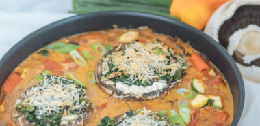 Vegetarisch gefüllte Portobello Pilze mit Spinat, low carb Abendessen, gefüllte Riesen Champignons mit Spinat, Champignons mit vegetarischer Füllung, mediterran angehauchte Rezept steckt voller Geschmack und schmeckt zumindest ein klein wenig nach Urlaub, Portobello Pilze gefüllt, www.amigaprincess.com