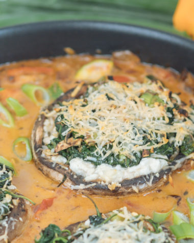 Vegetarisch gefüllte Portobello Pilze mit Spinat, low carb Abendessen, gefüllte Riesen Champignons mit Spinat, Champignons mit vegetarischer Füllung, mediterran angehauchte Rezept steckt voller Geschmack und schmeckt zumindest ein klein wenig nach Urlaub, Portobello Pilze gefüllt, www.amigaprincess.com