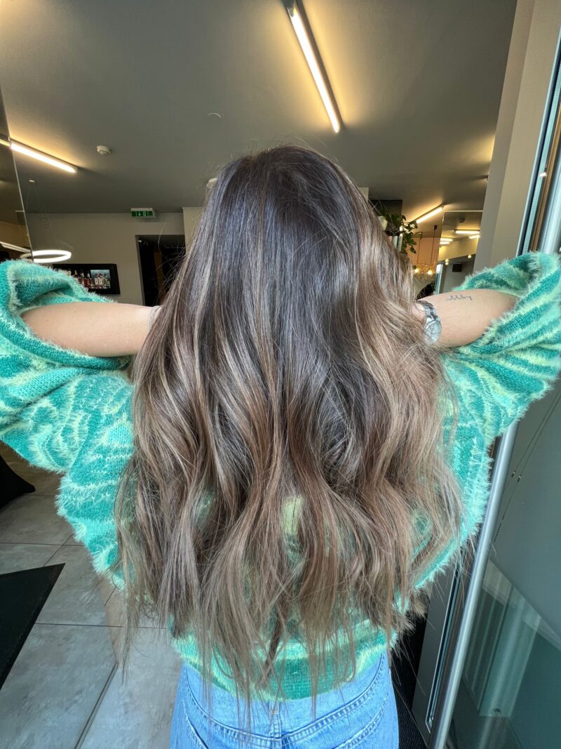 Mehr Fülle durch Haarverdichtung – Erfahrung mit Tape Extensions, Kosten und FAQ, Haarverdichtung Wien, Waldhauser Hairstylist Wien,Haarverdichtungen gewünscht? Diese Methoden helfen zu dichterem Haar, wissenswerte Fakten zum Thema Haarverdichtung, Unterschied zwischen Haarverlängerung und Haarverdichtung, Haarverdichtung mit Tape-On-Extensions, Haarverdichtung für natürliche Fülle, Das solltest Du bei einer Haarverdichtung mit Tapes beachten, alykkelife.com