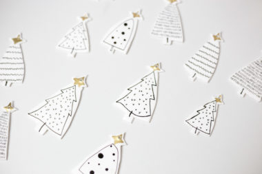 Christbaumschmuck basteln, Weihnachtsdeko selber machen Anleitung, Christbaumschmuck weiß, Christbaum Anhänger aus Modelliermasse basteln, basteln mit Timo, kleine Weihnachtsbaum Anhänger, skandinavische Weihnachtsdeko selber machen, reduzierter Christbaumschmuck, skandinavische Häuschen aus Fimo als Christbaumschmuck, skandinavische Weihnachten, DIY Weihnachtsdekoration Weihnachtsschmuck Modelliermasse, www.alykkelife.com