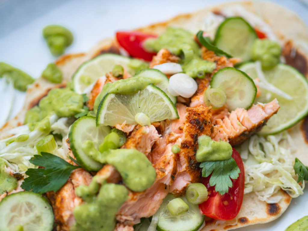 Naan mit Limetten-Krautsalat und Lachs 52