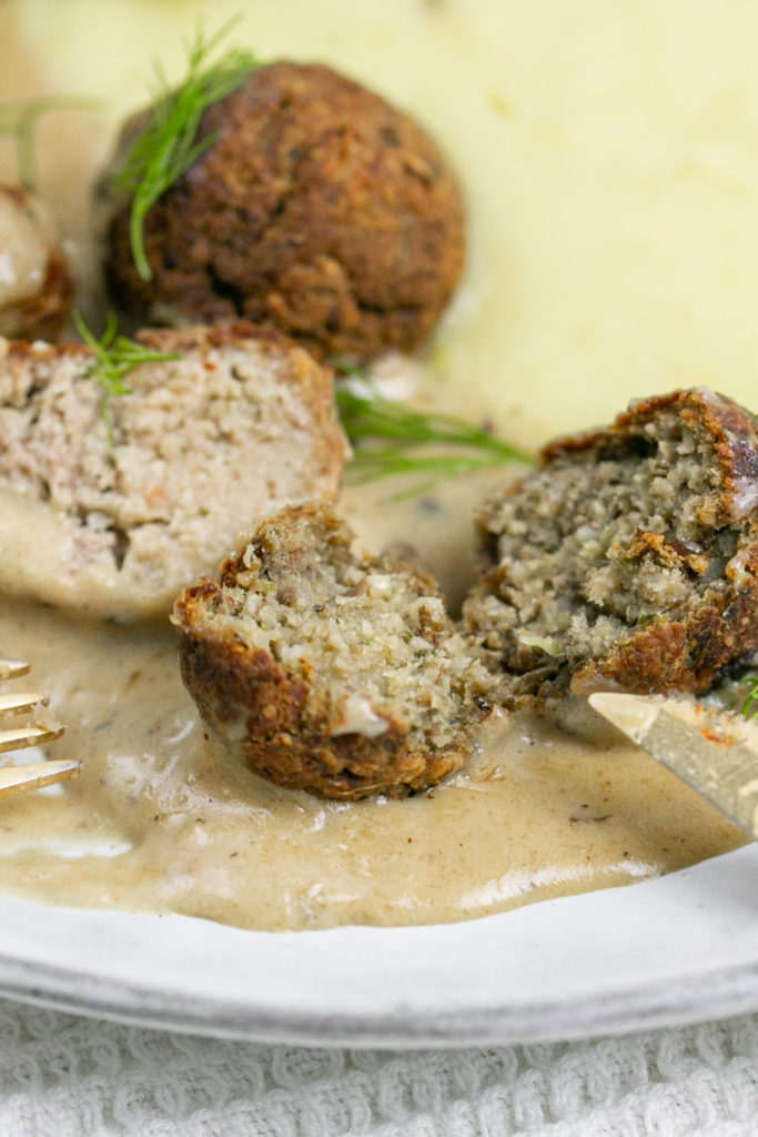 Zweierlei Kötbullar - schwedische Fleischbällchen klassisch und vegetarisch 3