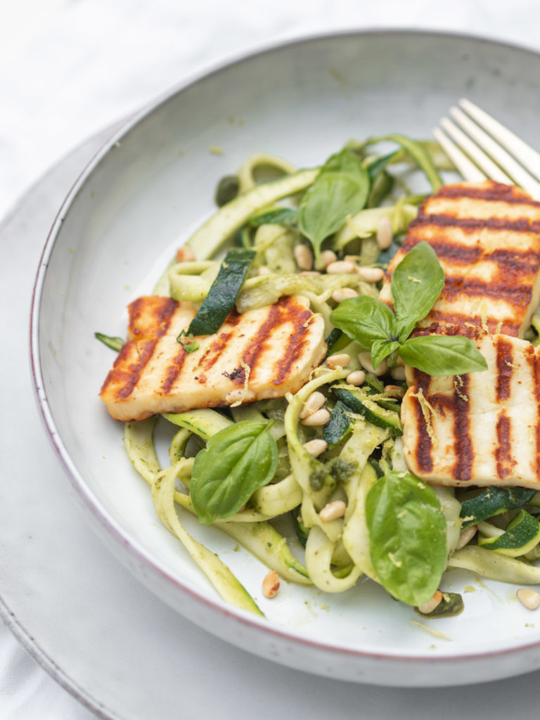 Pesto-Zoodles mit Halloumi 20