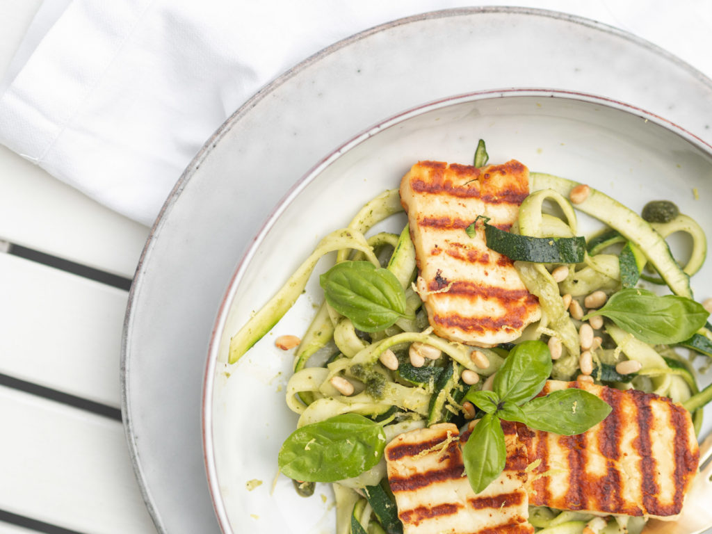 Pesto-Zoodles mit Halloumi 42