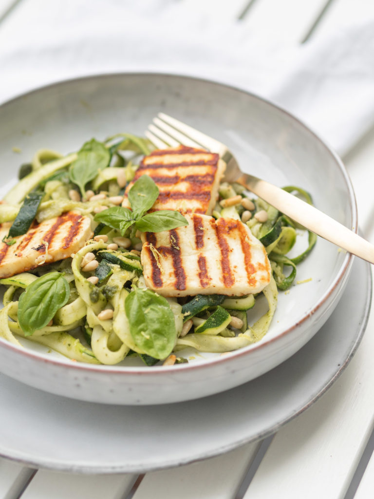 Pesto-Zoodles mit Halloumi 2