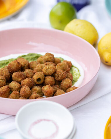 Panierte Oliven mit Chili-Joghurt-Dip 9