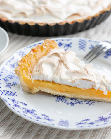 Orange Meringue Tarte, Orange-Pie mit Baiser, Tarte mit Orangecurd und Meringue, einfaches Rezept für Tarte mit Orangencreme und Baiserhaube, fruchtige Orangentorte mit Baiser, Alternative zu Lemon Curd, Tortenrezept für Anfänger, alykkelife.com