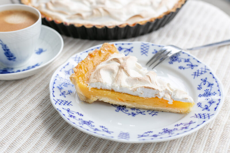Orange Meringue Tarte, Orange-Pie mit Baiser, Tarte mit Orangecurd und Meringue, einfaches Rezept für Tarte mit Orangencreme und Baiserhaube, fruchtige Orangentorte mit Baiser, Alternative zu Lemon Curd, Tortenrezept für Anfänger, alykkelife.com